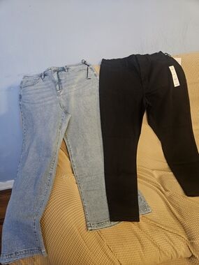 Light Wash Denim Jeans & Black Jeggings Duo